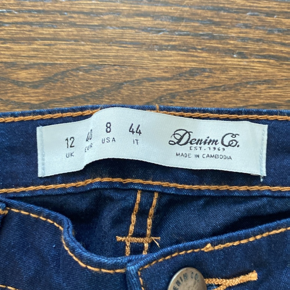 Women’s size 8 skinny dark denim jeans. New with Tags. - Picture 5 of 6